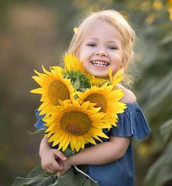 عکس دختر کوچولو در طبیعت