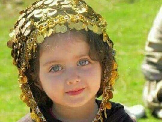 عکس دختر کوچولو با لباس محلی