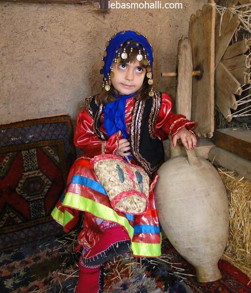 عکس دختر کوچولو با لباس محلی