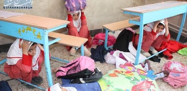 عکس در مورد زلزله در مدرسه