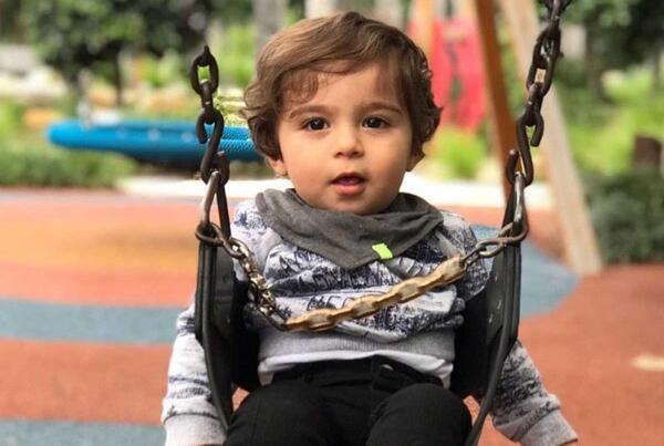 عکس دختر کوچولو سوار تاب