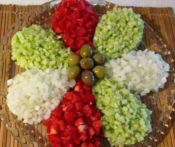 عکس ایده های زیبا برای تزیین سالاد شیرازی