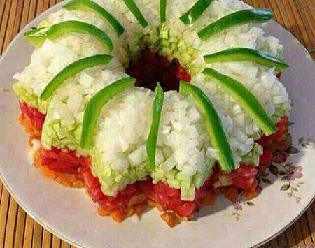 عکس ایده های زیبا برای تزیین سالاد شیرازی