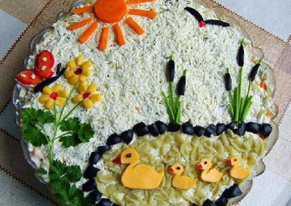 عکس ایده تزیین سالاد الویه برای تولد