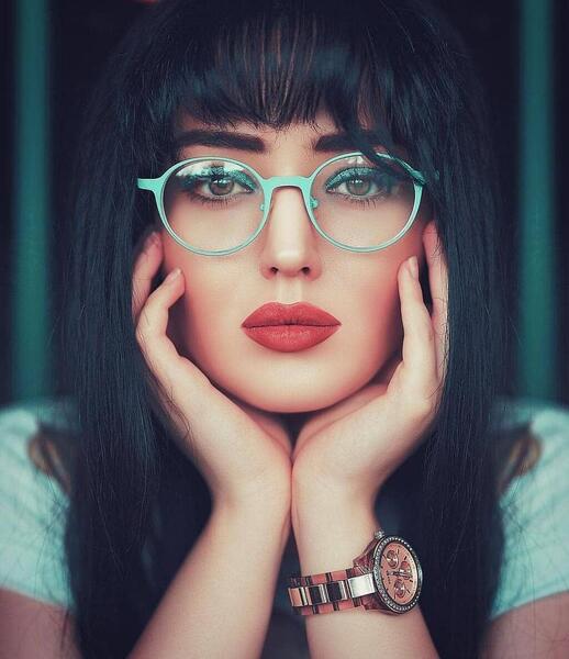 عکس دختر جذاب عینکی