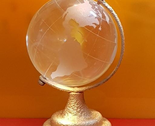 عکس کره زمین کریستالی