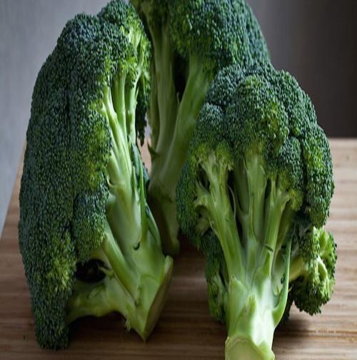 عکس غذا با کلم بروکلی