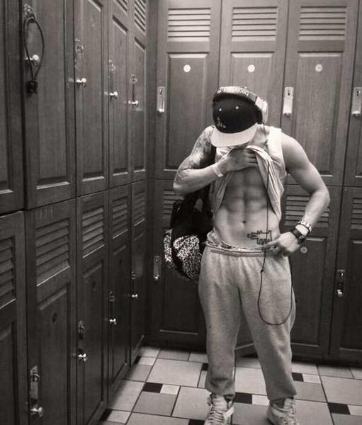عکس فیک سیکس پک پسرونه