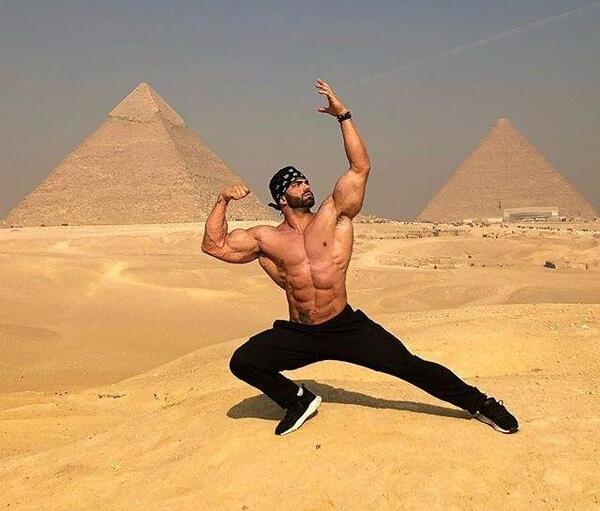 عکس فیک سیکس پک پسرونه