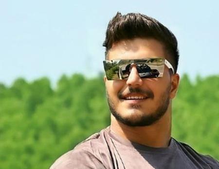عکس خواننده آرمین برمایه