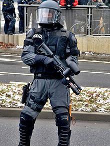 عکس لباس پلیس ضد شورش