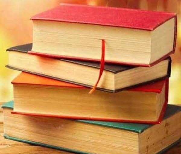 عکس کتاب و قلم برای پروفایل