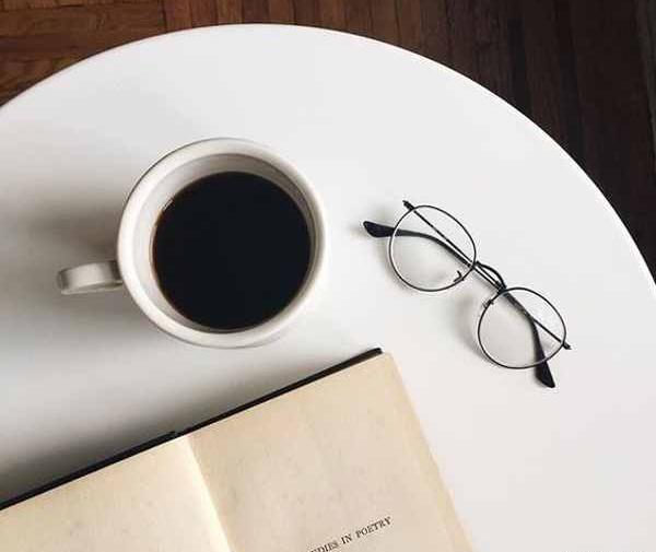 عکس کتاب و مداد برای پروفایل
