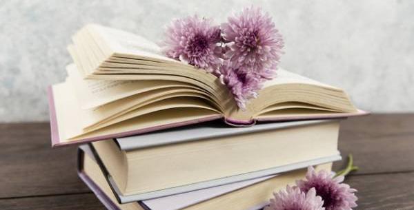عکس گل وسط کتاب برای پروفایل