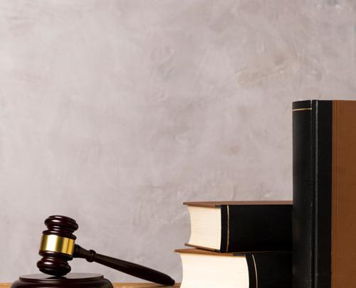 عکس کتاب قانون برای پروفایل