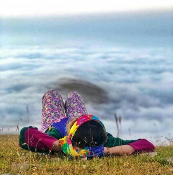عکس دختر خارجی از پشت سر برای پروفایل