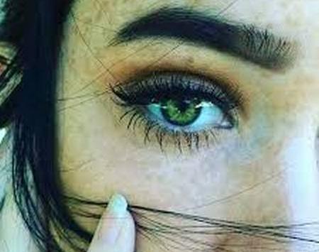 عکس چشم دختر نیم رخ