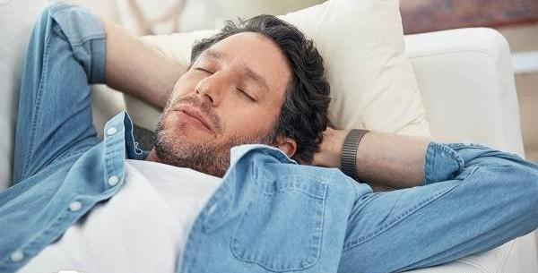عکس امیر مقاره هنگام خواب