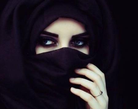 عکس دختر چشم ابرو مشکی با حجاب