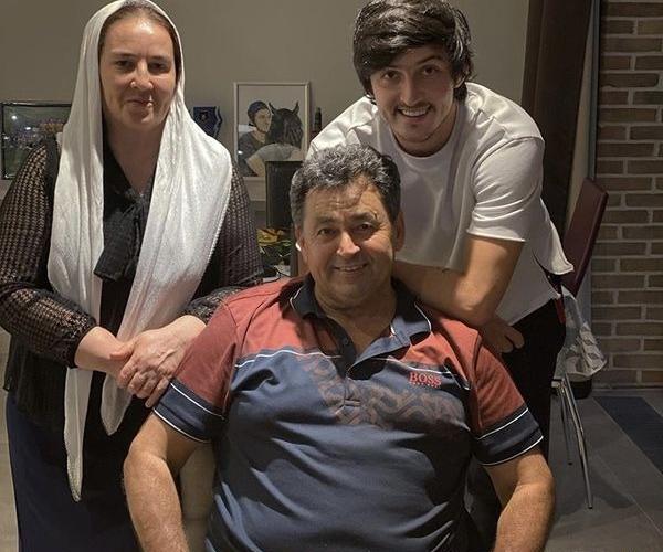 عکس سردار ازمون مادرش