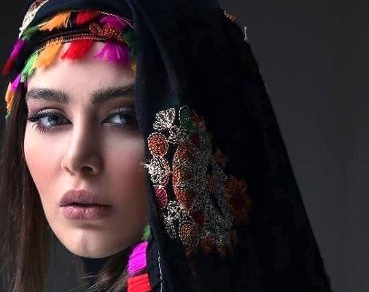 عکس سحر قریشی با لباس محلی