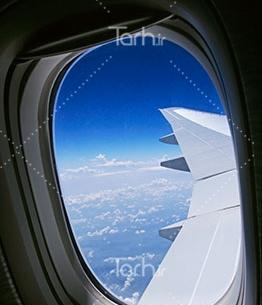 عکس دختر پشت پنجره هواپیما