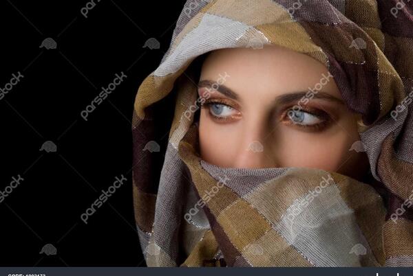 عکس دختر چشم ابی با حجاب