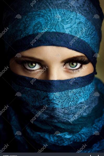 عکس دختر چشم ابی با حجاب