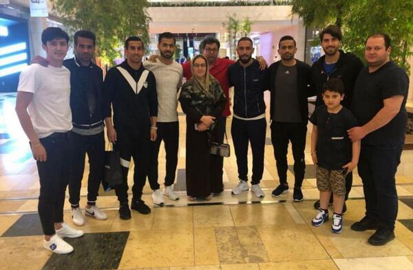 عکس سردار آزمون با مادرش