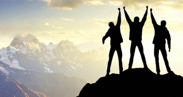 عکس رسیدن به قله موفقیت