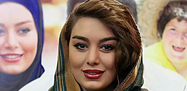 عکس سحر قریشی در حال لباس شستن