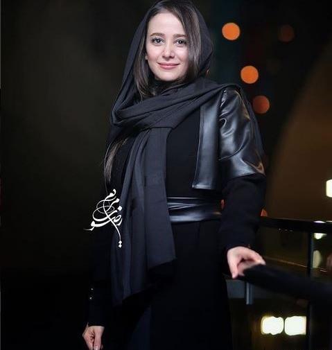 عکس دختر خوش اندام با مانتو
