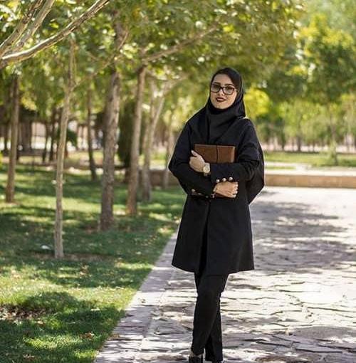 عکس دختر خوش اندام با مانتو