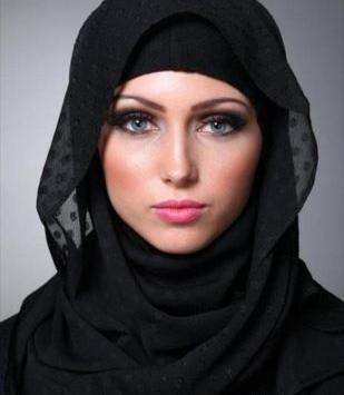 عکس دختر چشم رنگی با حجاب