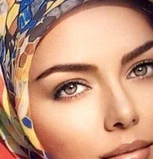 عکس دختر چشم رنگی با حجاب