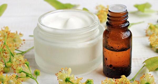 عکس از کرم مرطوب کننده