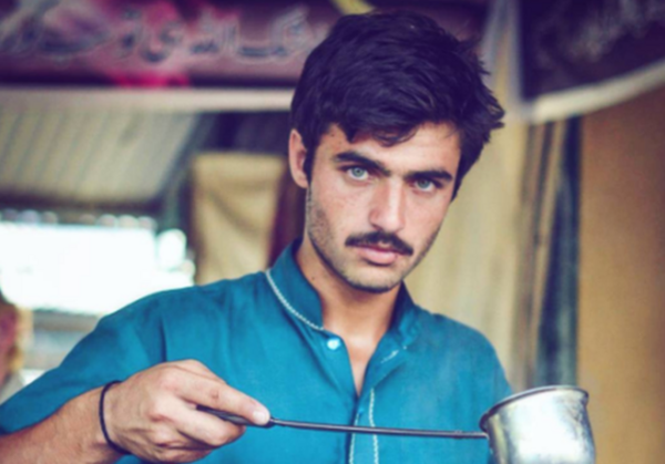 عکس پسر جوان چشم آبی