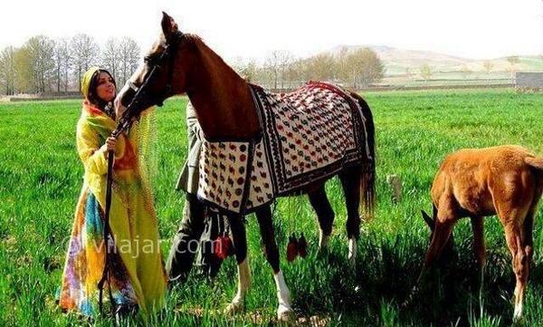 عکس دختر با لباس قشقایی