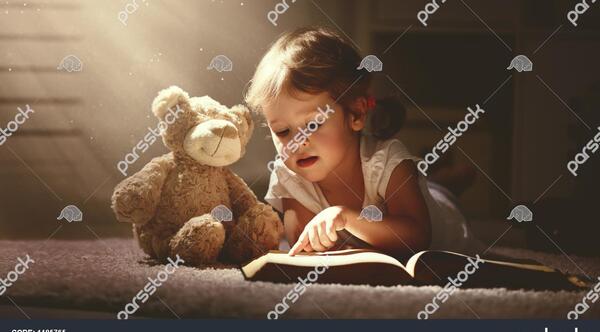 عکس دختر بچه با خرس عروسکی
