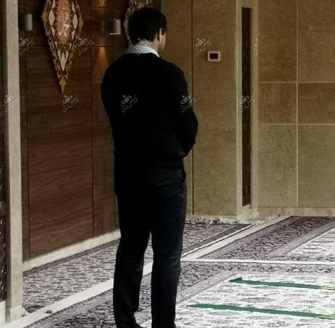 عکس های سردار آزمون در حال نماز خواندن