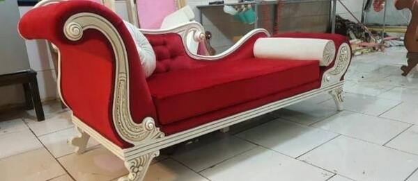 عکس عاشقانه دو نفره روی مبل