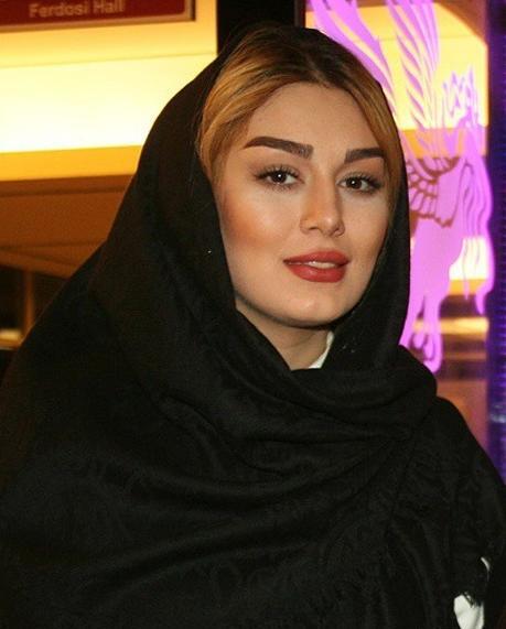 عکس سحر قریشی با ساپورت و دامن خیلی کوتاه