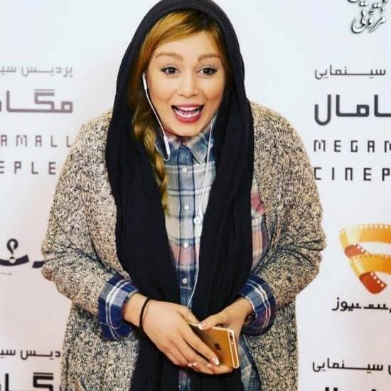 عکس سحر قریشی با ساپورت و دامن خیلی کوتاه