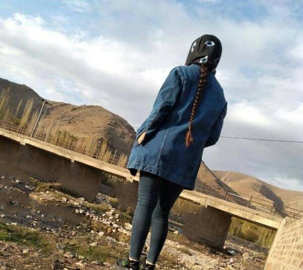 عکس دختر از پشت سر فیک