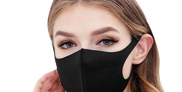 عکس دختر چشم رنگی با ماسک