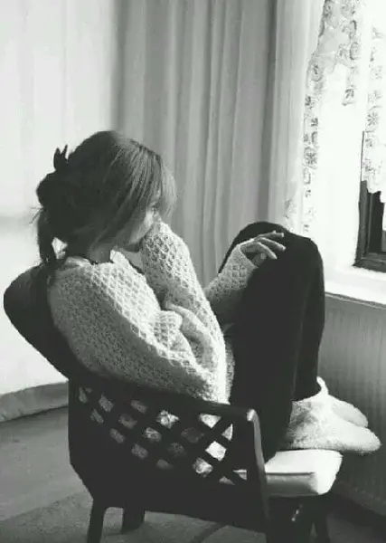 عکس تصویر زمینه غمگین دخترانه