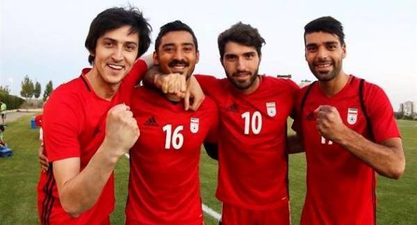 عکس سردار آزمون با لباس پرسپولیس