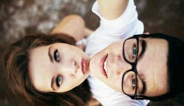 ژست عکس عاشقانه دونفره سلفی