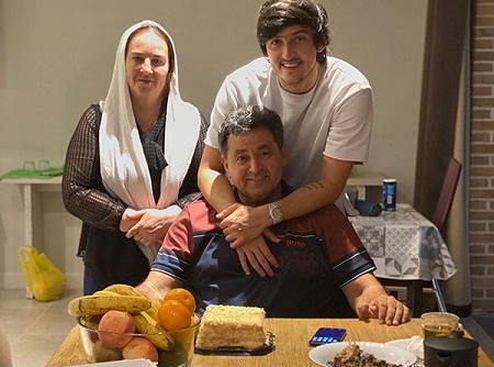 عکس سردار آزمون با پدرش