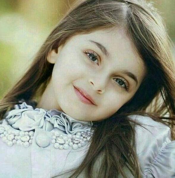 عکس دختر بچه چشم عسلی ناز